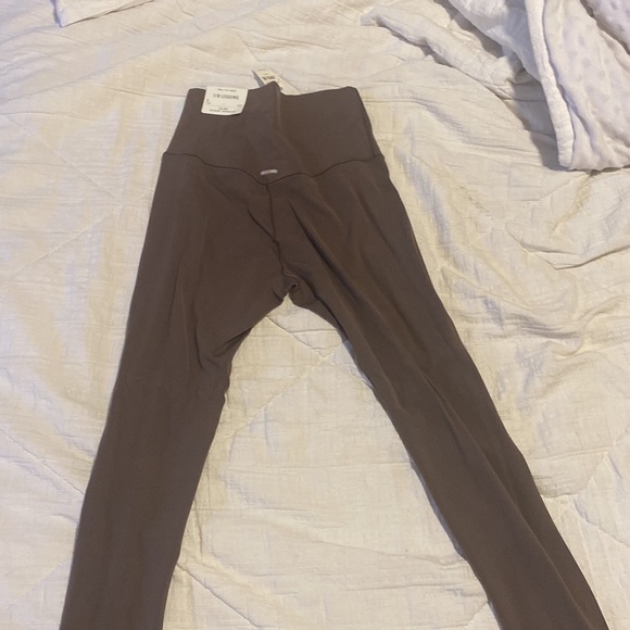 BRAND NEW AERIE LEGGINGS!! - Picture 2 of 6